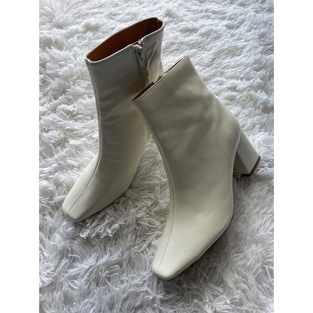TRU COMFORT FOAM Cream Faux Leather Ankle Boots Size 6